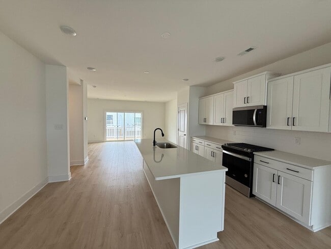 Building Photo - 15309 Sunray Aly