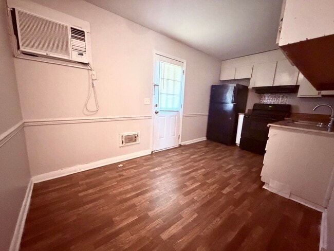 Building Photo - 406 Russell Pkwy