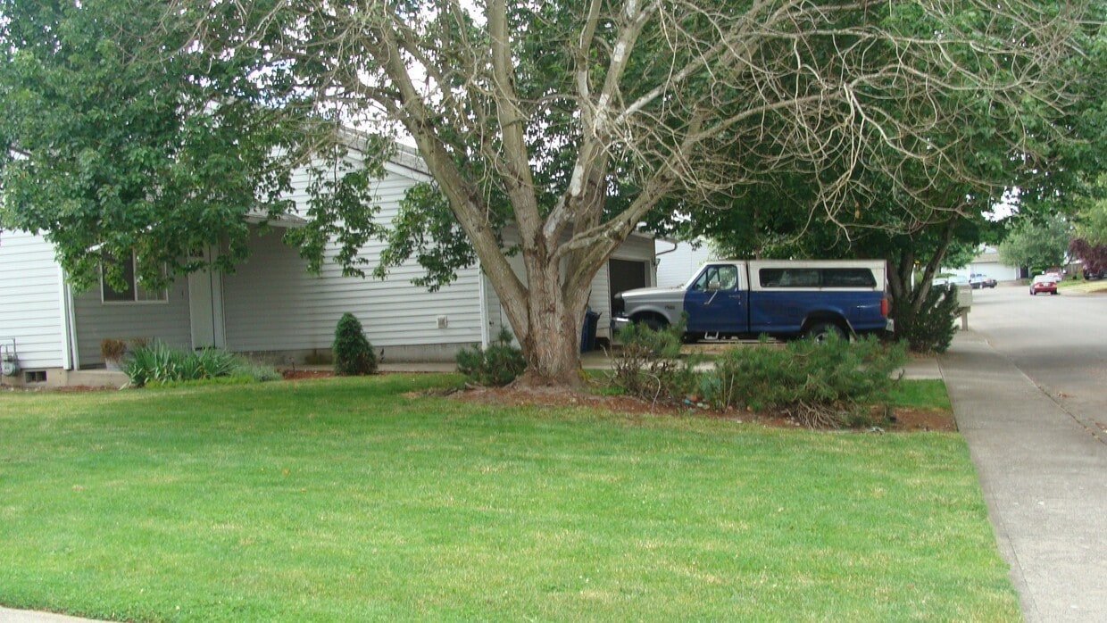 Building Photo - WeakleyG 16401