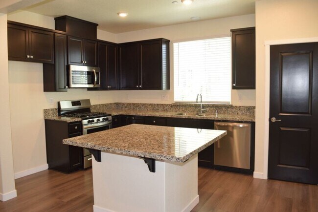 Foto del edificio - 3280 Chickadee Ct