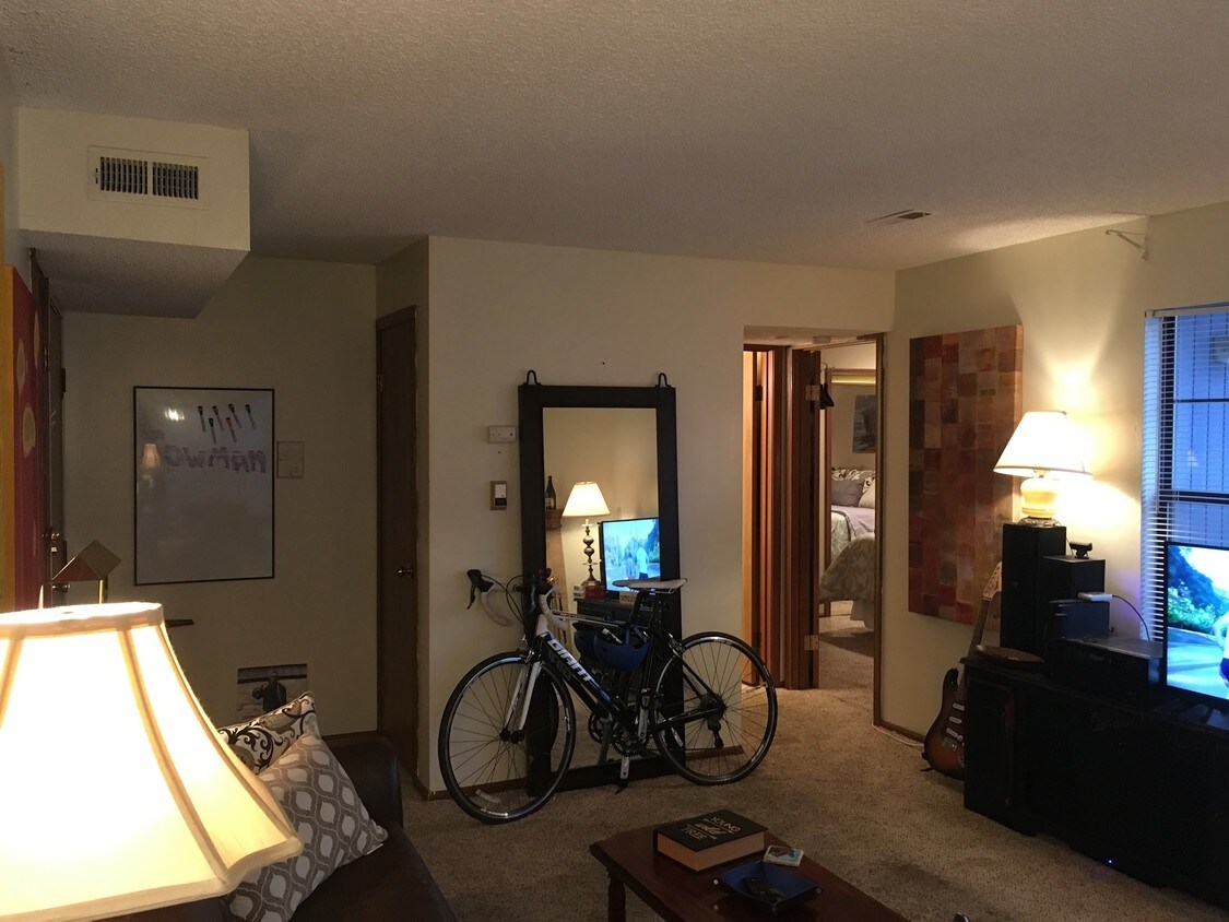 Foto principal - 8153 Holmes Rd
