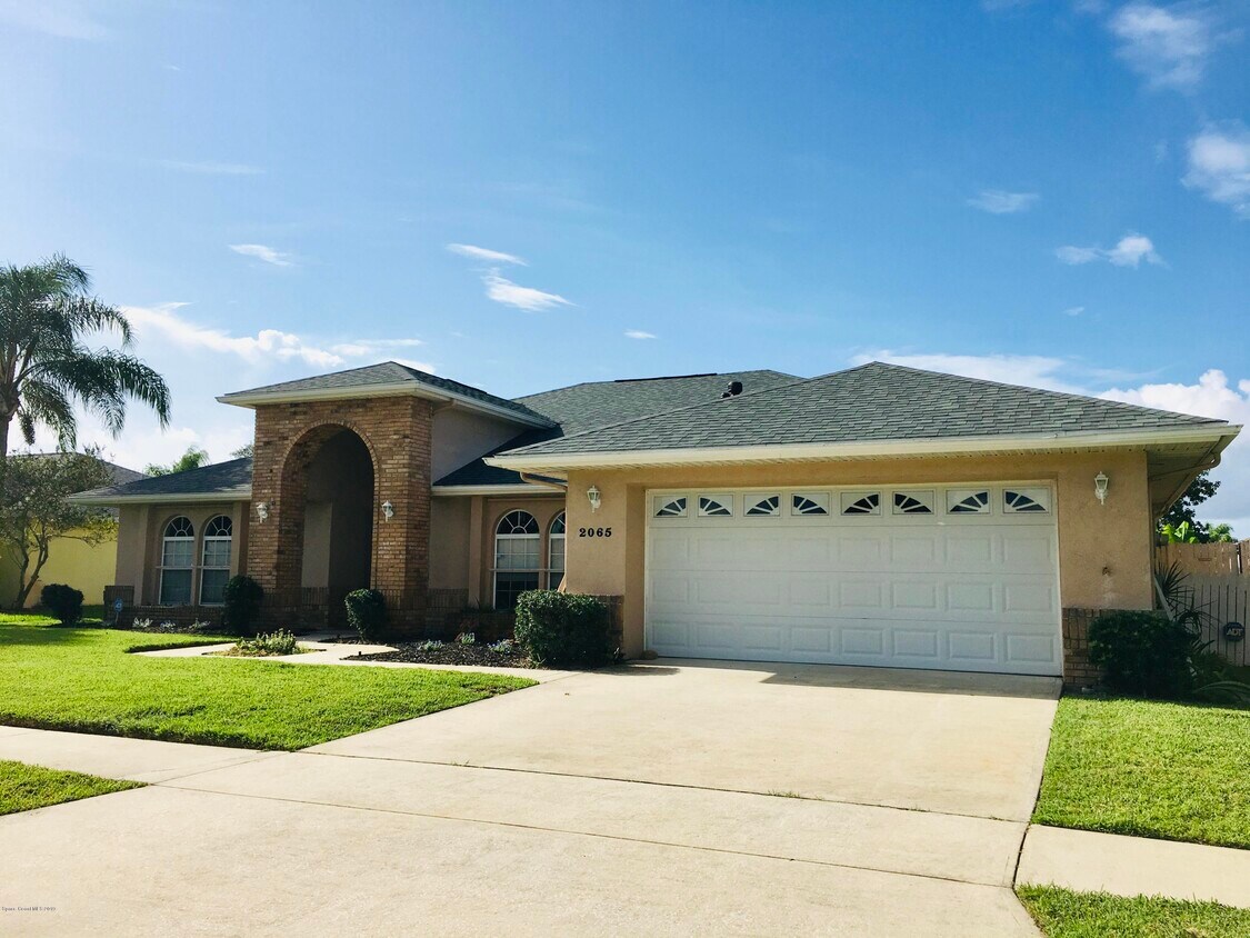 Primary Photo - 2065 Thistle Dr