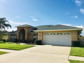 Building Photo - 2065 Thistle Dr