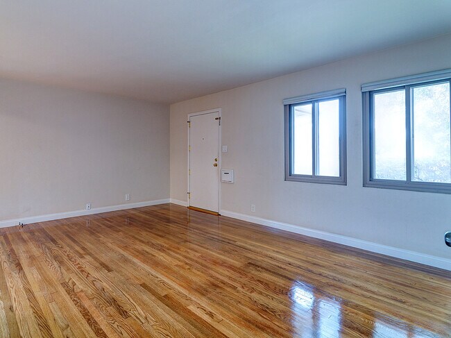 Building Photo - 8716 Bleriot Ave