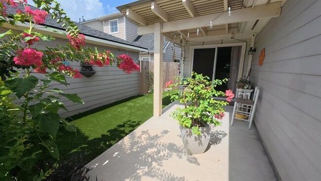 Building Photo - 21024 Alden's Oak