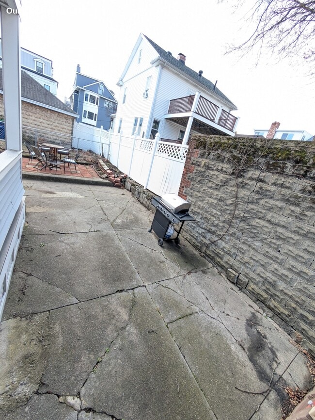 Building Photo - 64 Ten Hills Rd