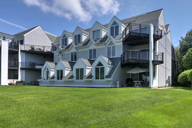 Building Photo - 1128 Windward Rd