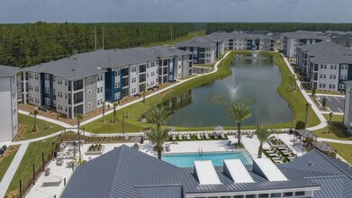 Building Photo - THE VANTAGE APARTMENTS
