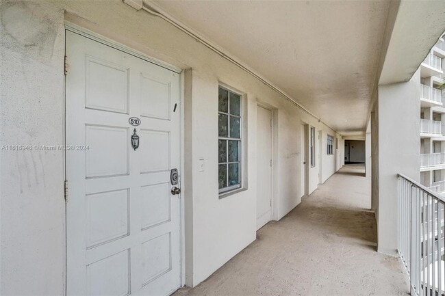 Building Photo - 2681 S Course Dr