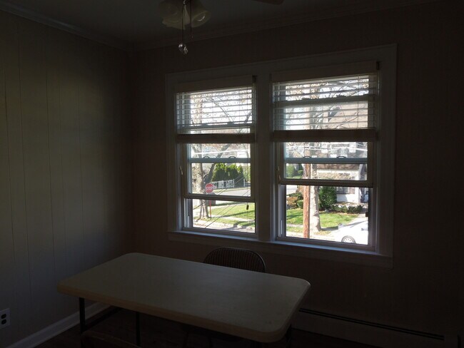 dinningroom - 283 Houston Ave