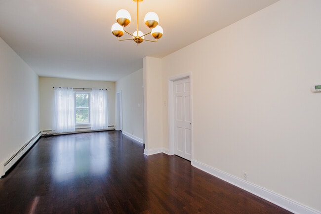 Building Photo - 3607 S Emerald Ave