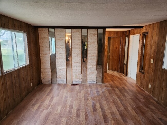 Building Photo - 1111 Hardy Ln