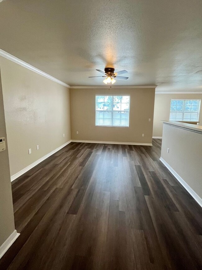 Building Photo - 3/2 unit becoming available June 1st for an annual lease