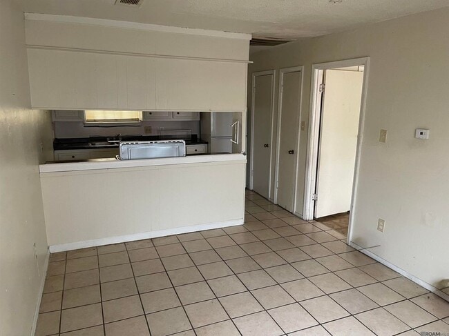 Building Photo - 6879 Cezanne Ave