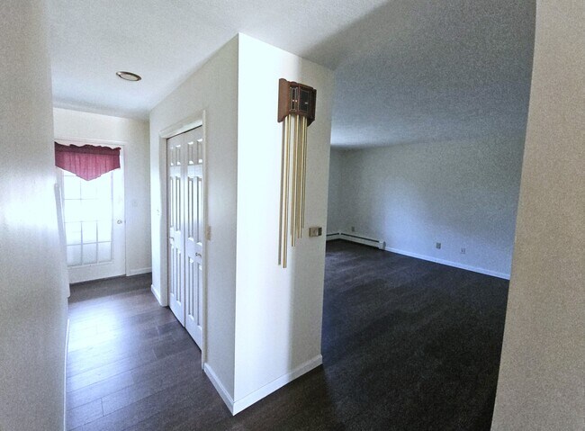 Entrada 9,2 x 10,6 - 161 Eastland Dr