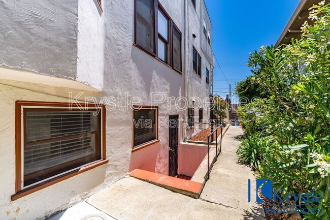 Building Photo - 619 Virginia St