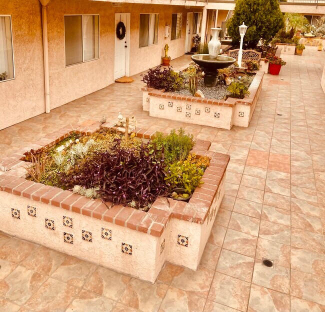 Building Photo - 415 S Verdugo Dr