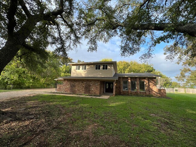 Foto del edificio - BEAUTIFULLY REMODELED HOME IN CENTER OF NO...
