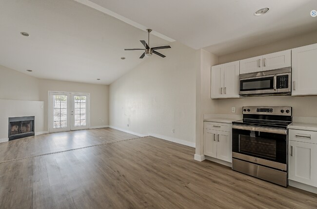 Foto del edificio - 2 bed 2 bath Town-home in Central Phoenix!! Gated Community