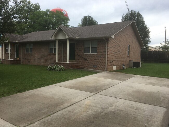 Foto del edificio - 745 Bradley Dr
