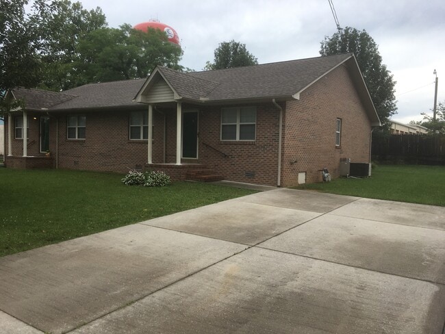 Building Photo - 745 Bradley Dr