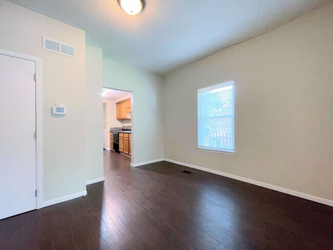 Foto del edificio - Spacious 3-Bedroom, 1.5 Bathroom Home