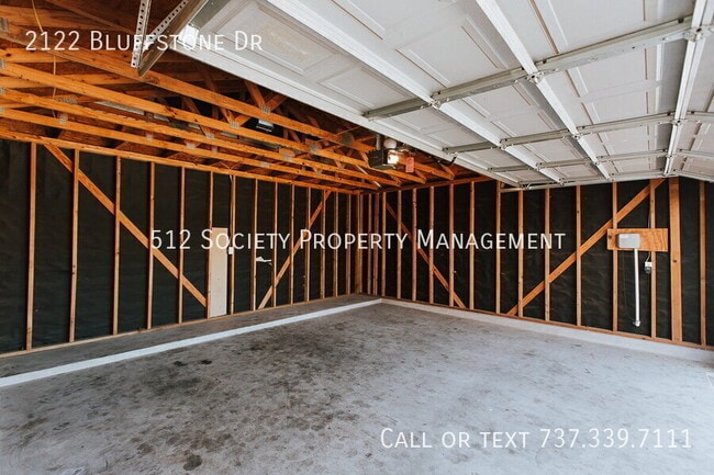 Building Photo - 2122 Bluffstone Dr