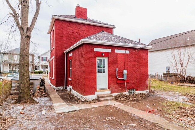 Building Photo - Beautifully Renovated Brick Home in East F...