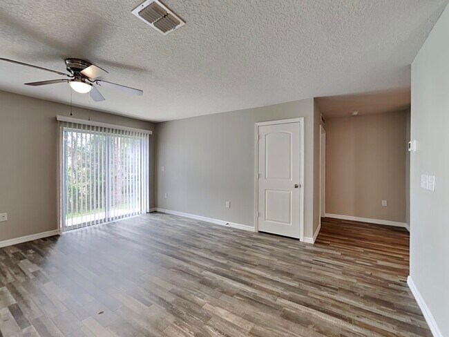 Foto del edificio - 318 Salmon Ct