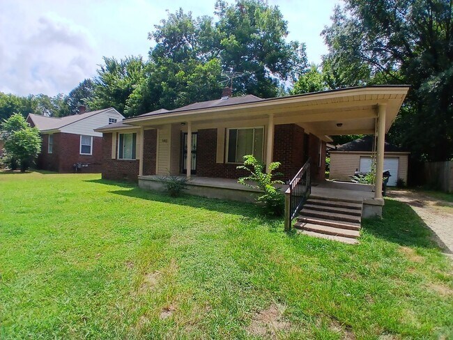 Foto del edificio - Spacious 3 Bedroom 2 Bath - $99 Move In Special