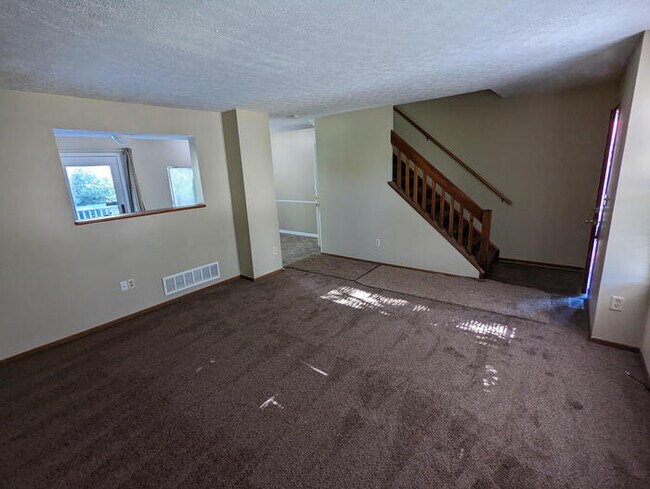 Building Photo - Grove City 3 BR, Close to Mt. Carmel Hospital