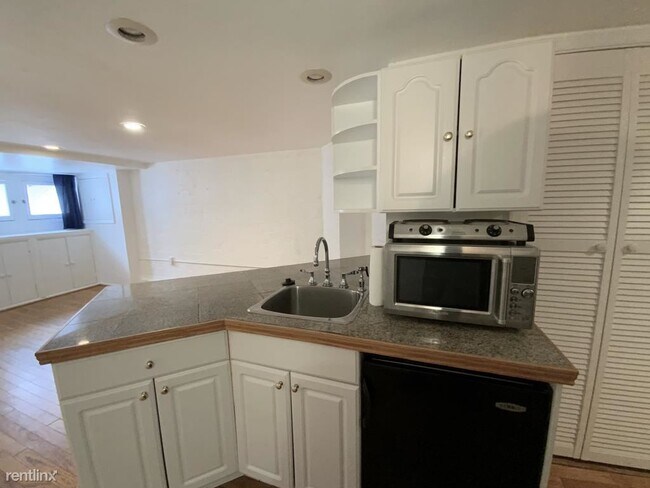 Foto del edificio - 3118 1/2 Dumbarton St NW