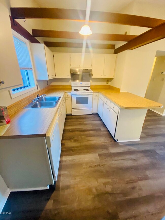 Building Photo - 129 Village Cir