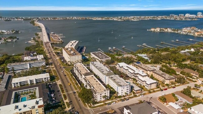 Building Photo - 100 Bluff View Dr