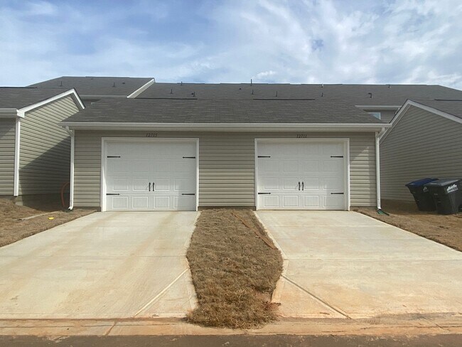 Foto del edificio - Room in 4 Bedroom Home at Wandering Brook Dr