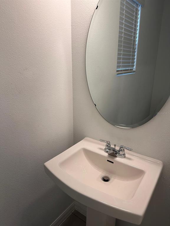 Foto del edificio - 349 Wayland Dr