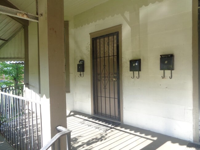 Building Photo - 1619 Welch St