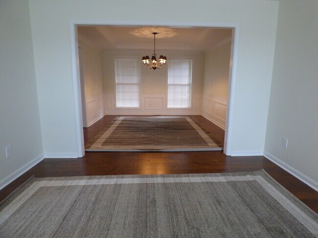 Building Photo - LOVELY HOME in Hamburg; Renovated, Garage, Many Upgrades!