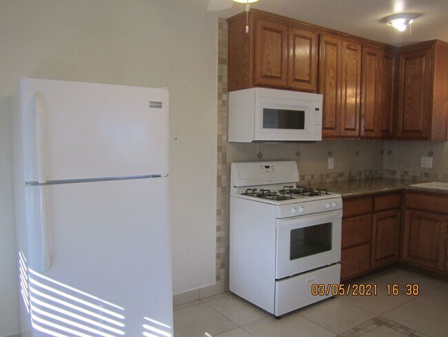 Building Photo - 2 br, 1 bath House - 13902 ELSWORTH Apt 4