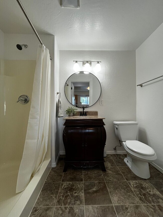 Foto del edificio - 3 bedroom, 2 bath house located in Wallace, Idaho