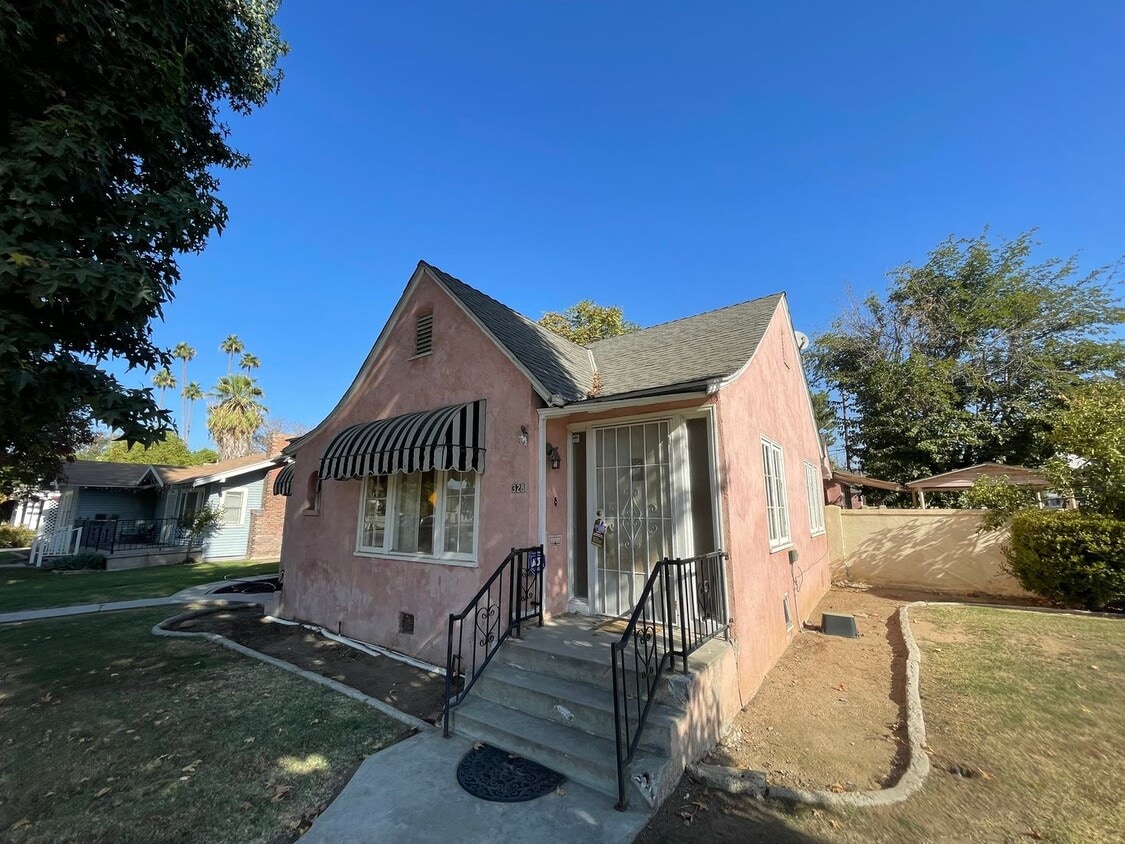 Primary Photo - 326-328 Flower Street