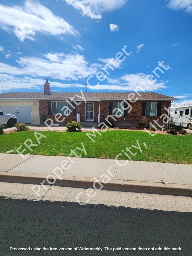 Building Photo - 921 N 400 W