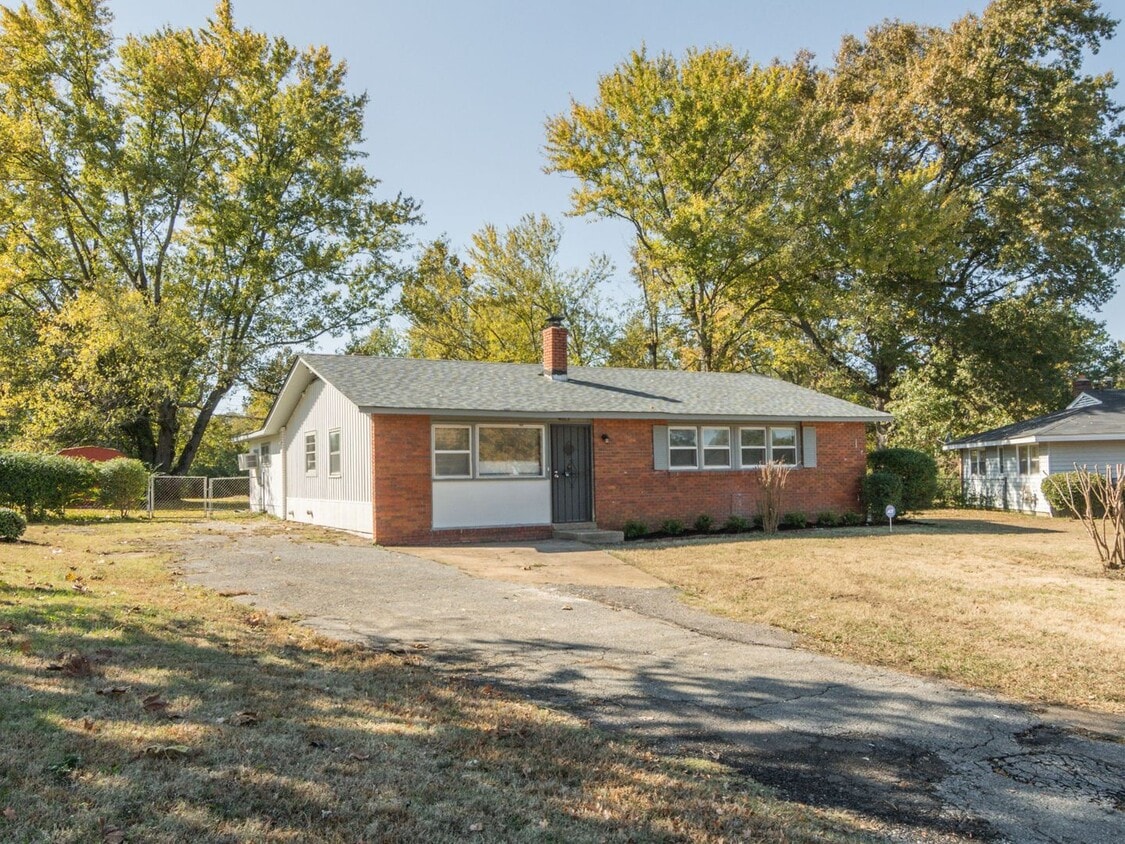 Primary Photo - Renovated 3BR/2BA in Whitehaven