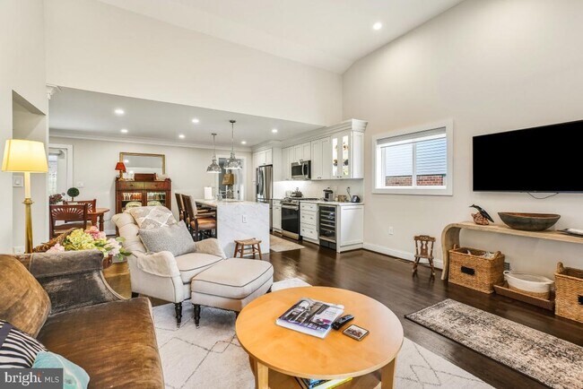 Foto del edificio - 8706 Sundale Dr