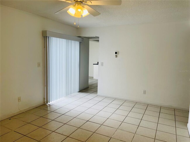 Building Photo - 2801 Orange Tree Cir N