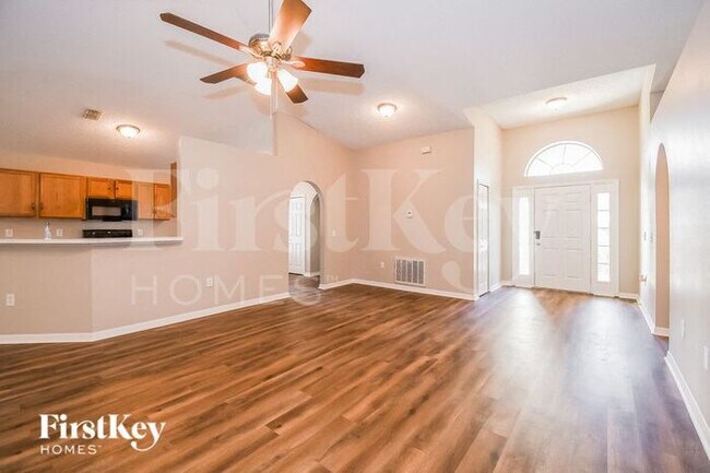 Foto del edificio - 8153 Misty Meadow Ct N