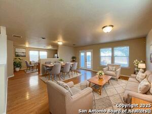 Foto del edificio - 8219 Maple Meadow Dr