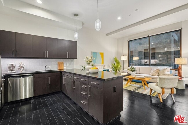 Foto del edificio - 655 S Hope St