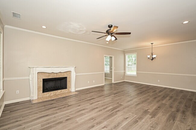 Foto del edificio - 1102 Burlington Ct