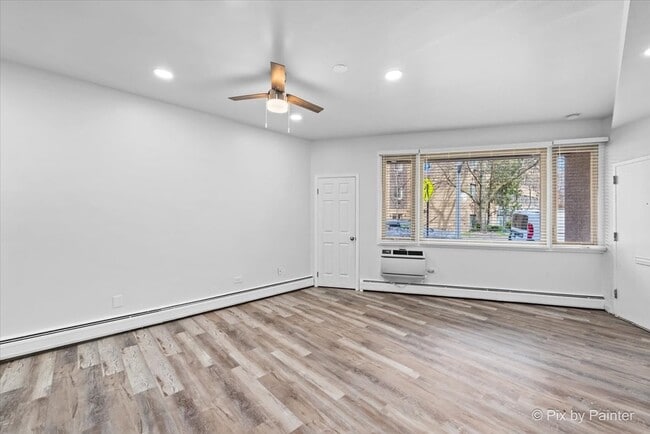 Foto del edificio - 7319 N Rogers Ave